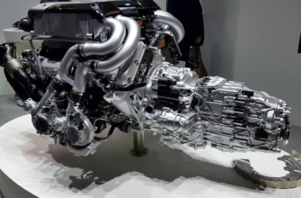 Самый мощный 16-цилиндровый двигатель Bugatti Chiron